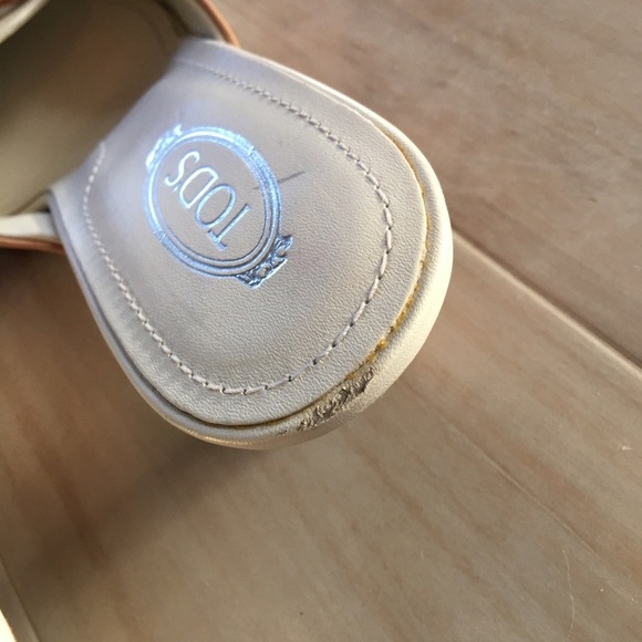 Tod’s Vintage Slip-on White & Tan Loafers - Picture 3 of 6